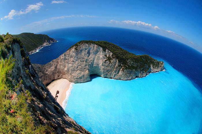 Greece-AMAZING-BEAUTIFUL-Navagio-Beach-Zakynthos-Greece.
