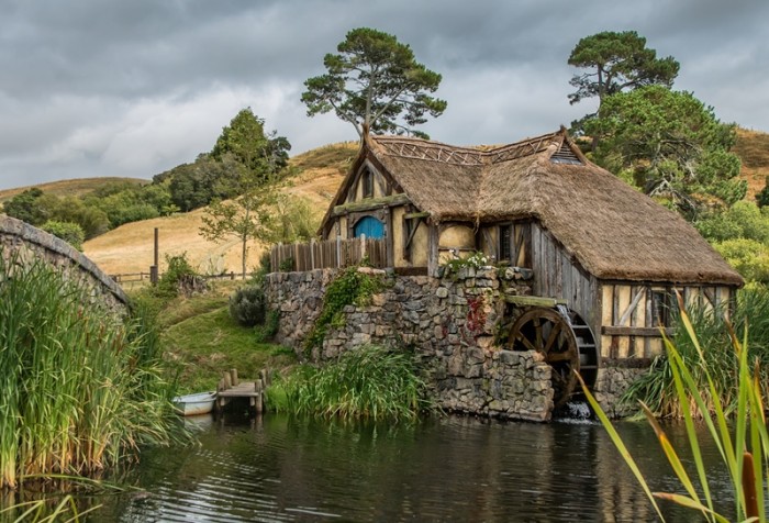hobbiton_matamata_nz_shutterstock_132959522