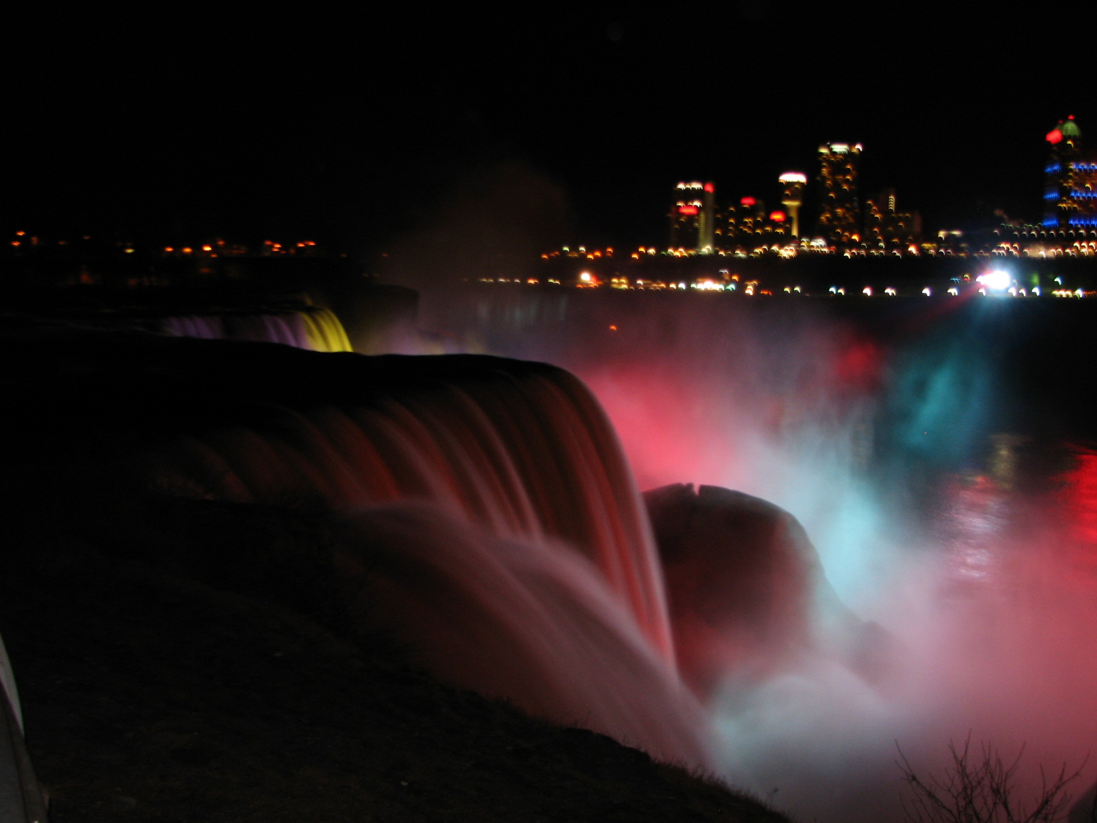 Niagara-Falls-at-night-8463