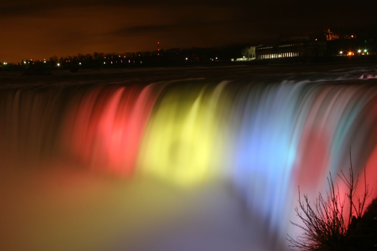 Niagra-Falls-Night-View-From-Canada