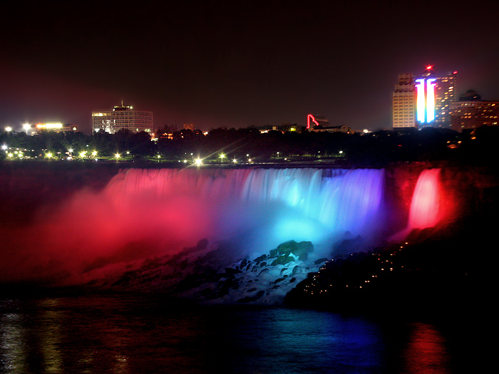 niagara_falls_at_night1