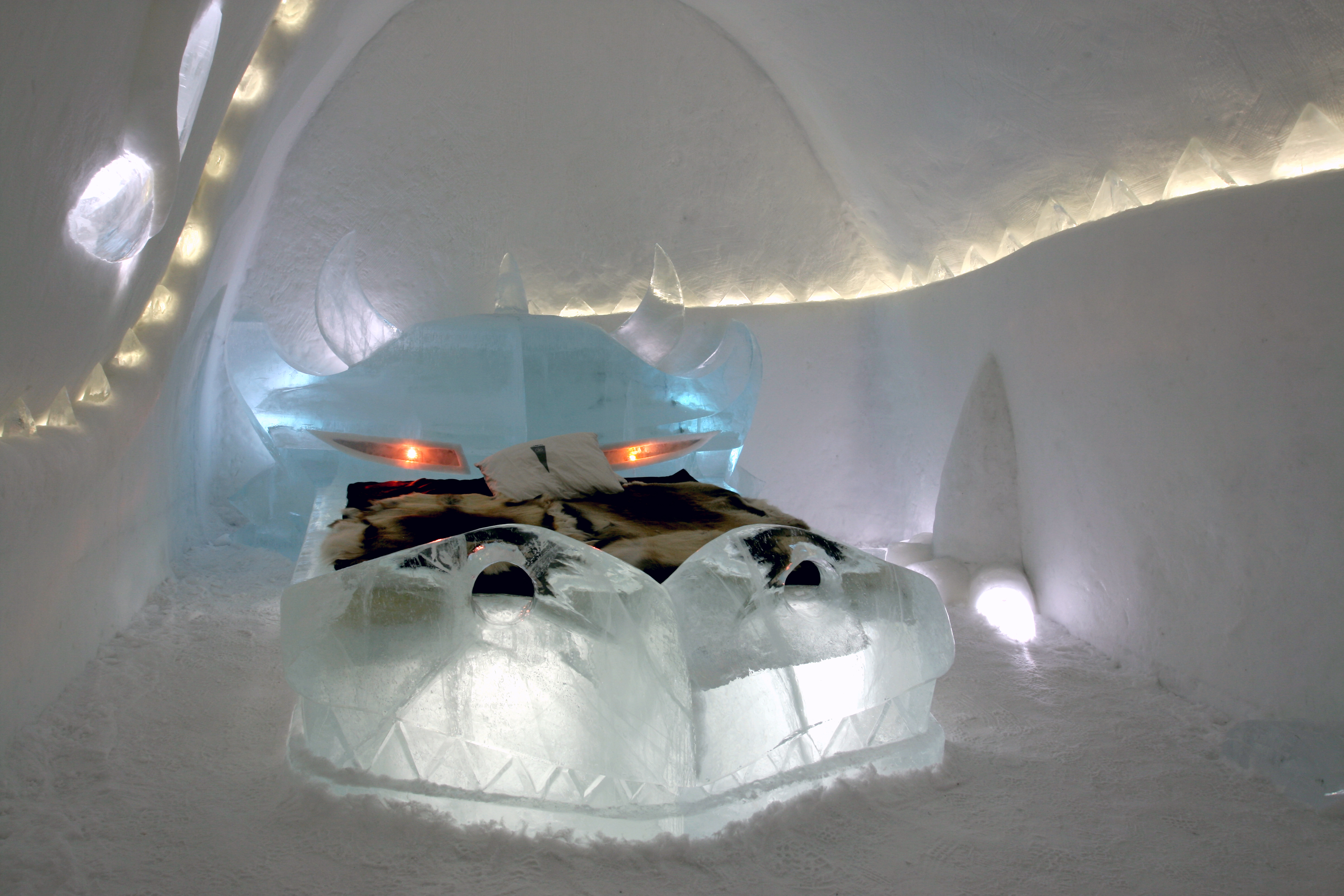Dragon_icehotel