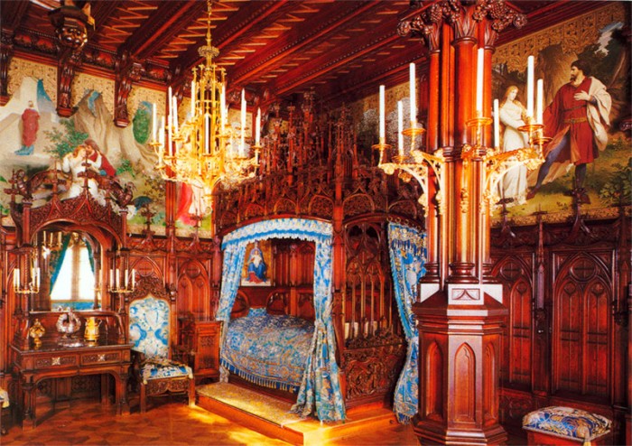 Neuschwanstein-luxury-bedroom